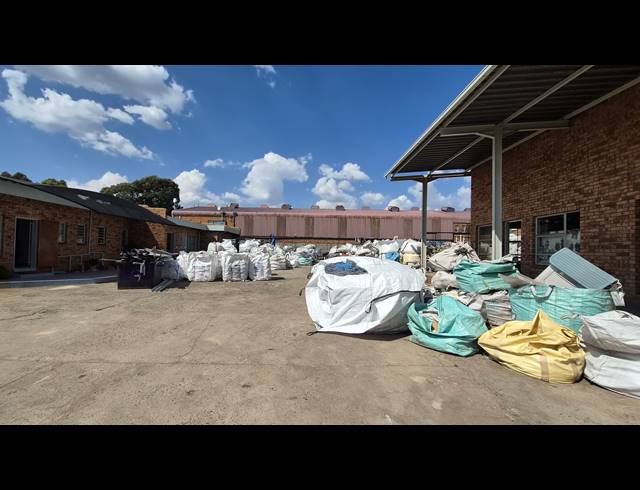 1,396M² WAREHOUSE FOR SALE IN JET PARK